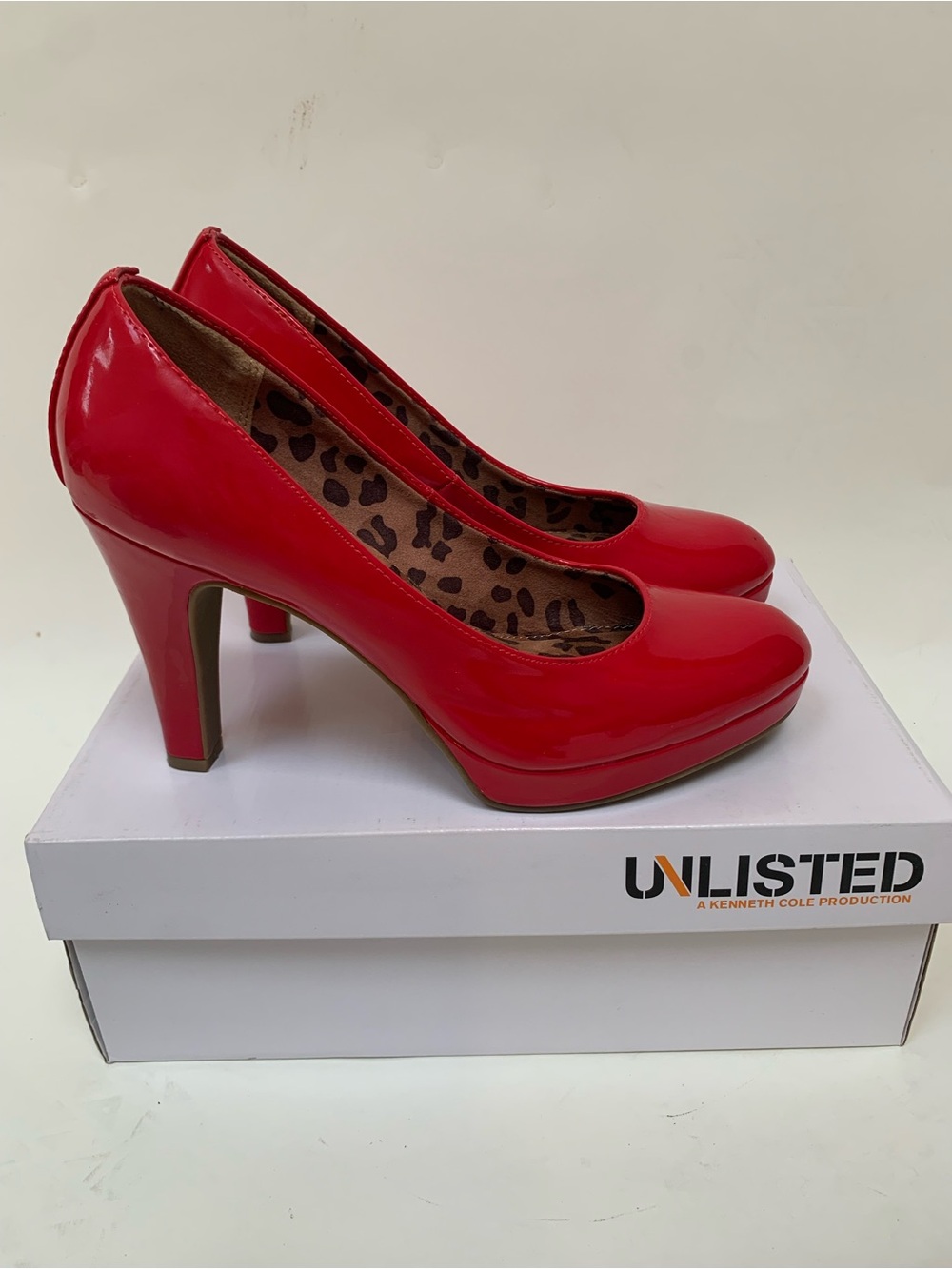 Unlisted by Kenneth Cole Red Patent Round-Toe High Heels Sz 9 Going Out Party